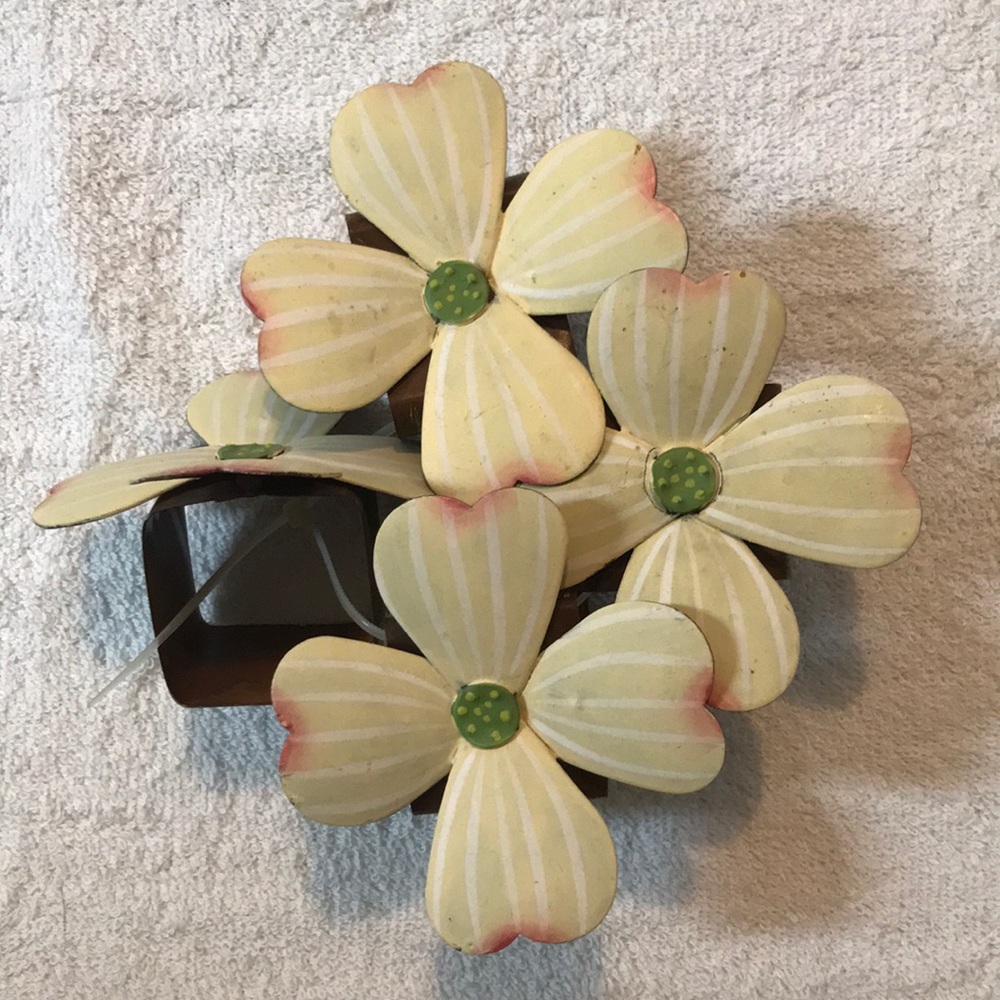 Metal flower napkin holders